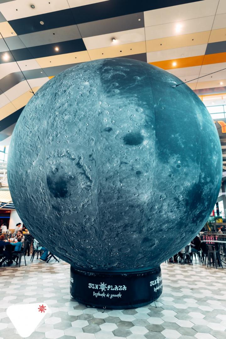 Peste 250.000 de bucureșteni au experimentat senzația unei călătorii printre planete în numai o săptămână