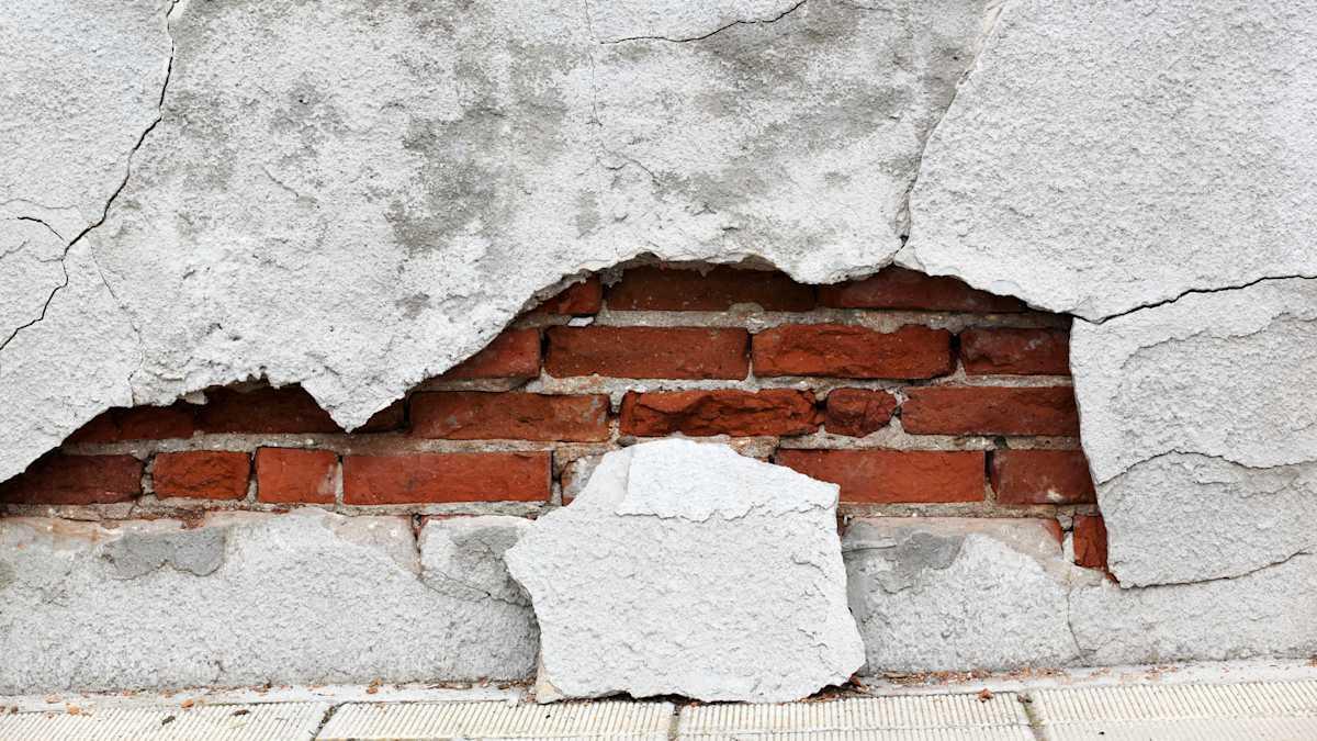 Tencuiala exterioară fisurată; cauze, diagnostic și metode de reparare
