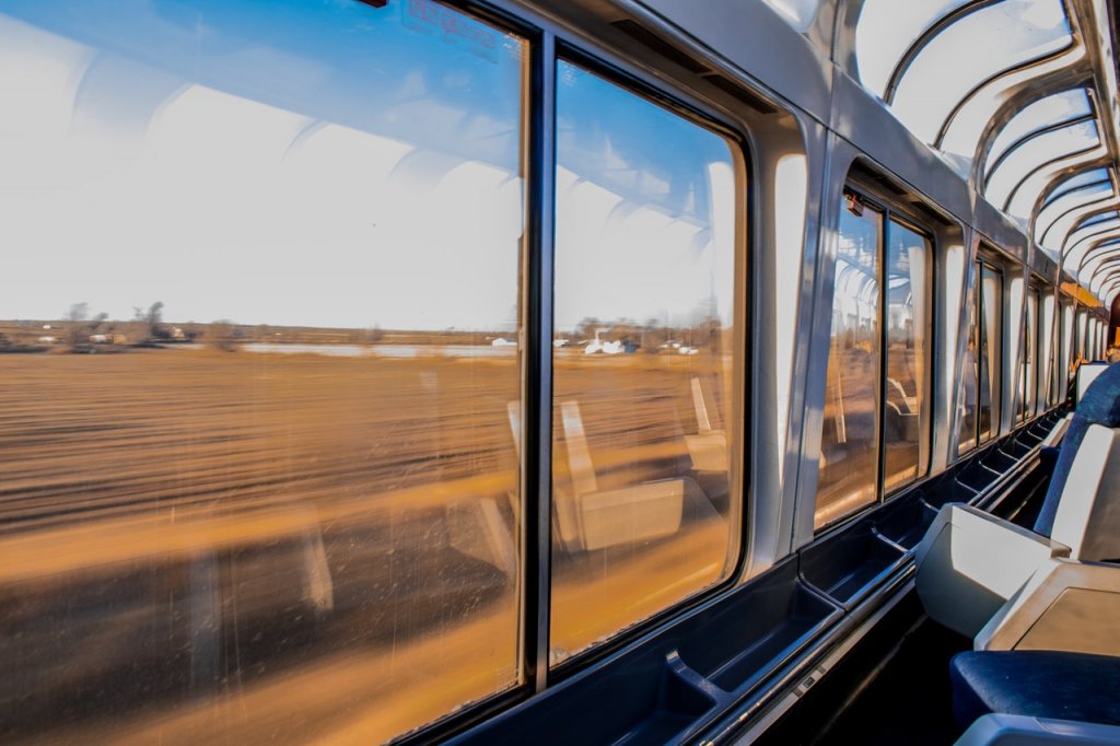 O să avem cu ce merge la mare. „Trenurile Soarelui” revin de vineri