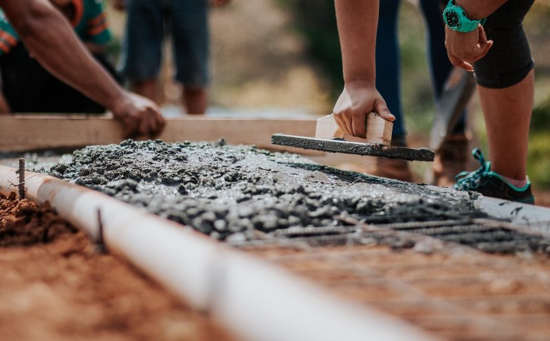 Cât de aproape poți construi un bloc de celălalt. Numai așa e legal!