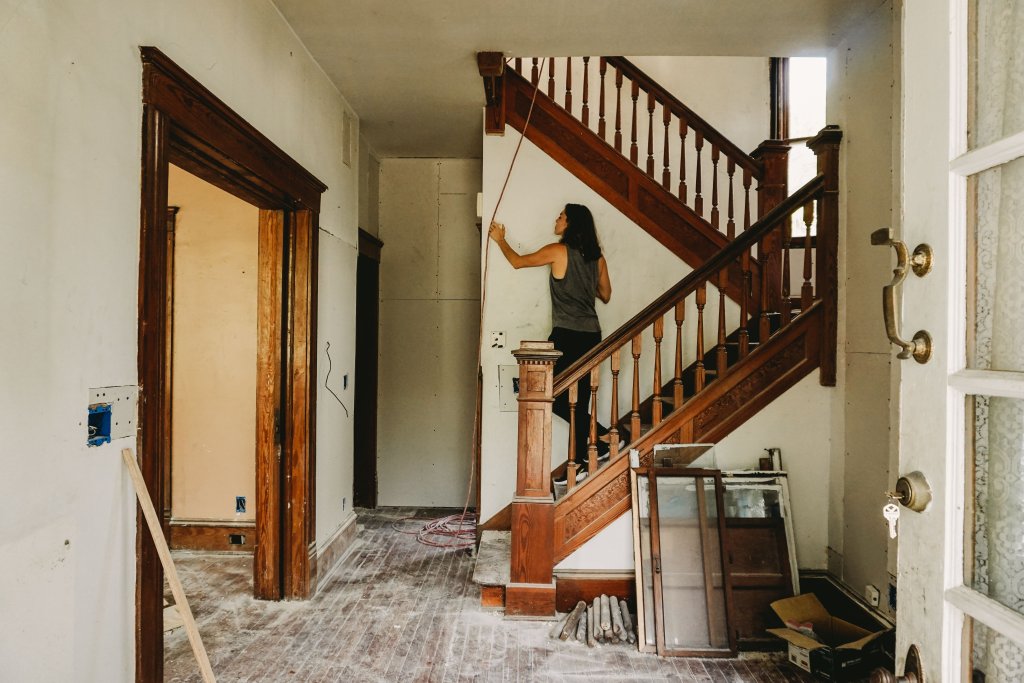 Renovarea unei case vechi; în ce ordine trebuie făcute lucrările